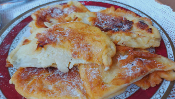 MAJKE SU BAŠ ZNALE DA NAM ULEPŠAJU DAN -Jabuke u šlafroku, toliko radosti na tanjiru