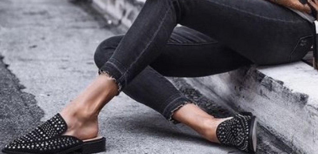 IDEALNE ZA VEČERNJE ŠETNJE! Hit obuća za leto i jesen: Svi su potpuni ludi za "papuča mokosinama"