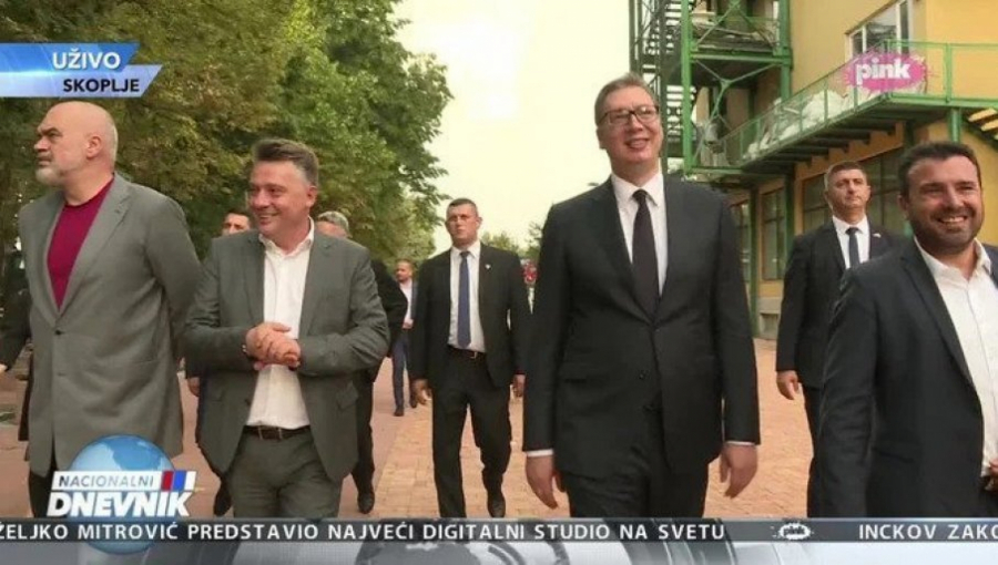 EUFORIJA U SKOPLJU  Građani oduševljeni pozdravljaju Vučića! (FOTO/VIDEO)