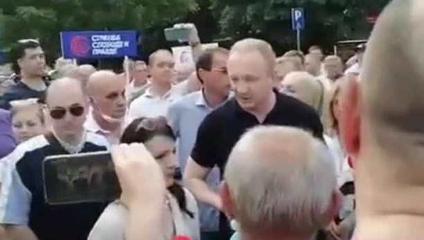 NOSITE SE U PI*DU MATERINU, VI STE OLOŠ I MAFIJAŠI Đilas i Marinika najureni iz Niša, narod ih urnisao! (VIDEO)