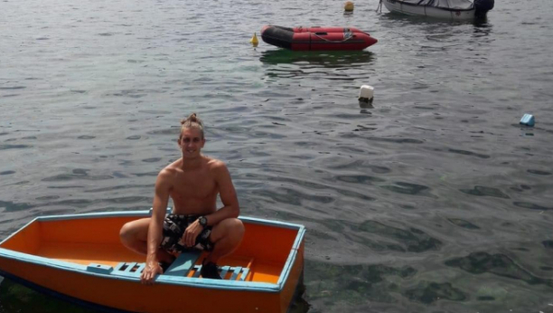 KRISTIJANOVOM SINU ISPALO NEŠTO IZ PEŠKIRA, SVI ZANEMELI NA PLAŽI! Lazar krenuo očevim stopama!