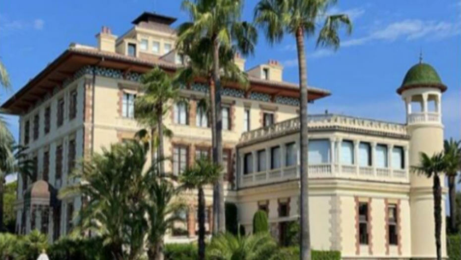 KAKAV LUKSUZ! Ćerka Harisa Džinovića iznajmila ogromnu vilu samo za sebe, nestvarni prizori ostavljaju bez teksta, a ona uživa (FOTO/VIDEO)