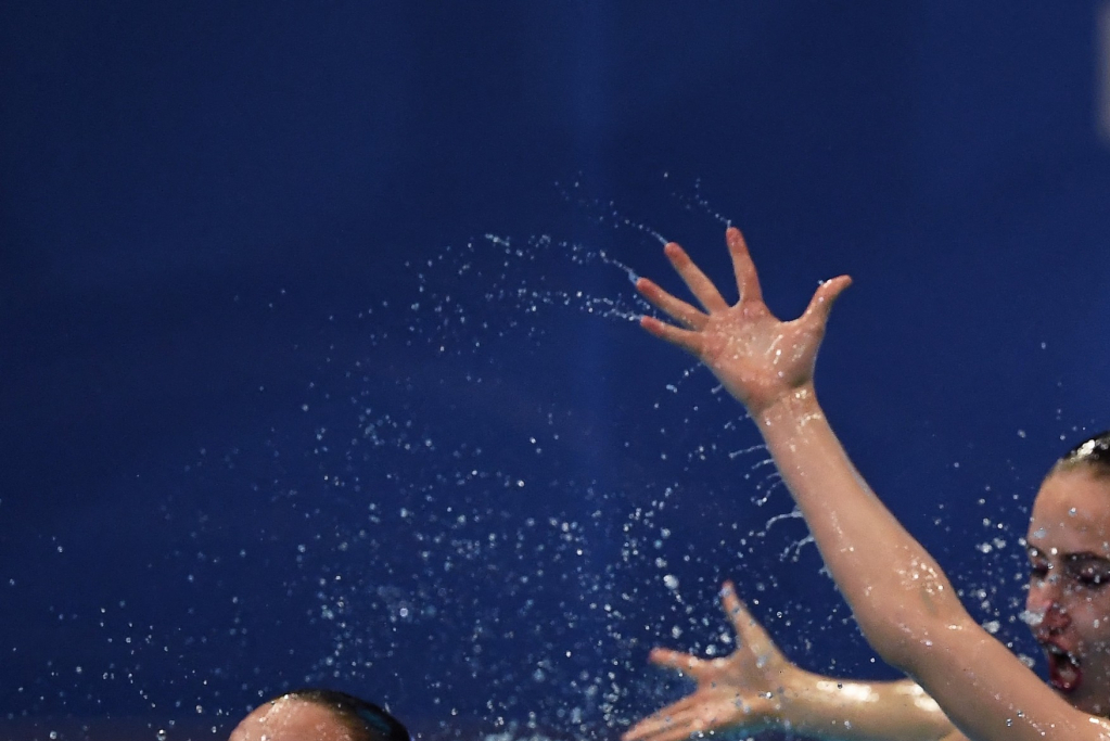 ŠMINKERSKE TAJNE UMETNIČKIH PLIVAČICA: Kad ove proizvode stavite na obraze i oči voda ni znoj vam ne mogu ništa!