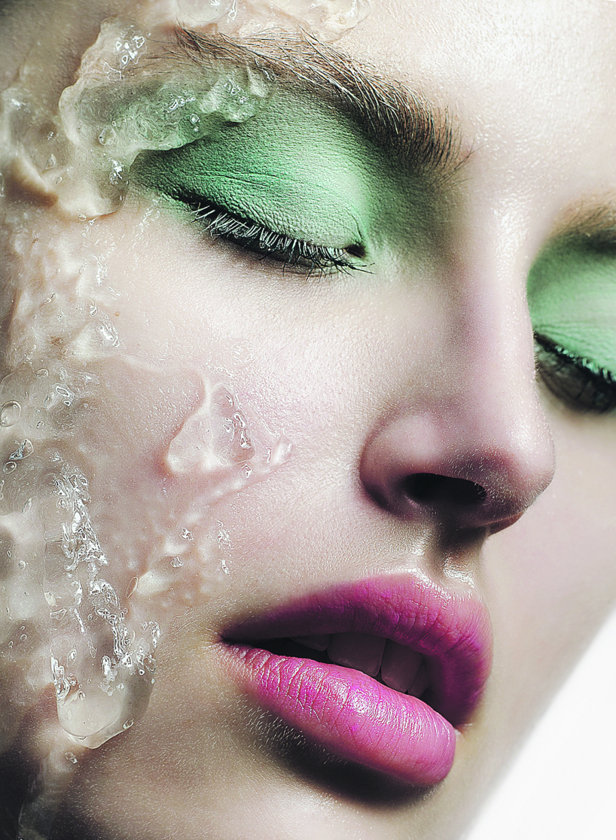 ŠMINKERSKE TAJNE UMETNIČKIH PLIVAČICA: Kad ove proizvode stavite na obraze i oči voda ni znoj vam ne mogu ništa!