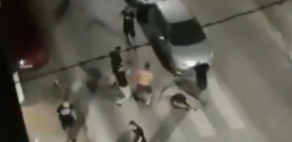 DELIJE I GROBARI U KLINČU Tuča na ulici, ima povređenih i privedenih (VIDEO)