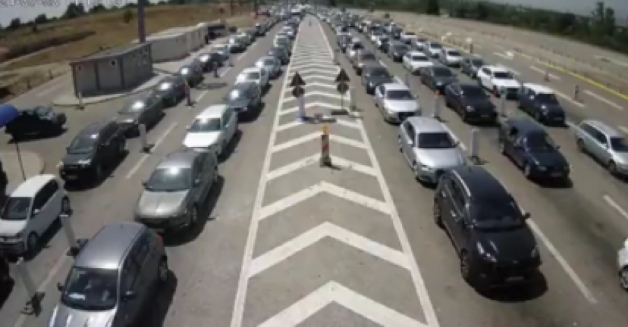 VELIKE GUŽVE NA GRANICAMA! Na ovim prelazima je najkritičnije - čeka se i po dva sata