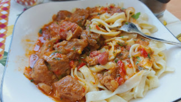 RECEPT ZA SAVRŠEN JUNEĆI GULAŠ: Čarobno varivo, nezaboravnog ukusa (VIDEO)