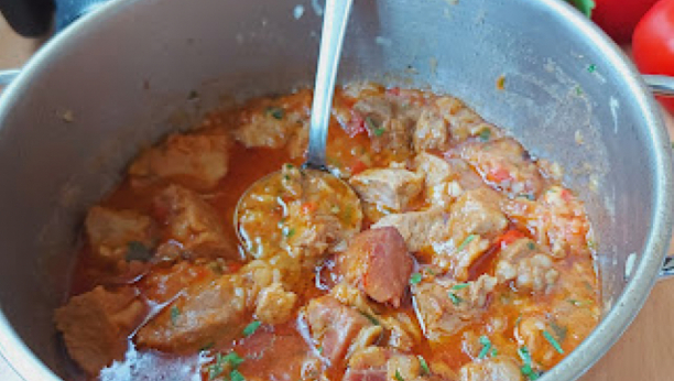 RECEPT ZA SAVRŠEN JUNEĆI GULAŠ: Čarobno varivo, nezaboravnog ukusa (VIDEO)