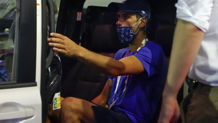 FOTOGRAFIJA KOJA BAŠ MNOGO BOLI! Pognuta glava Novaka Đokovića i kraj jednog sna koji se možda nikada ne ostvari! (FOTO)