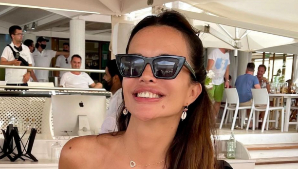 SEVERINA NE SME DA PODIGNE SVOJE PARE Pevačica je uslovljena pismenom dozvolom od strane svog menadžera