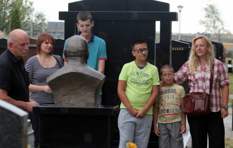 TRI GODINE NISAM SKLANJALA PEŠKIR I ČETKICU! Luisova udovica progovorila 10 godina nakon pevačeve smrti!