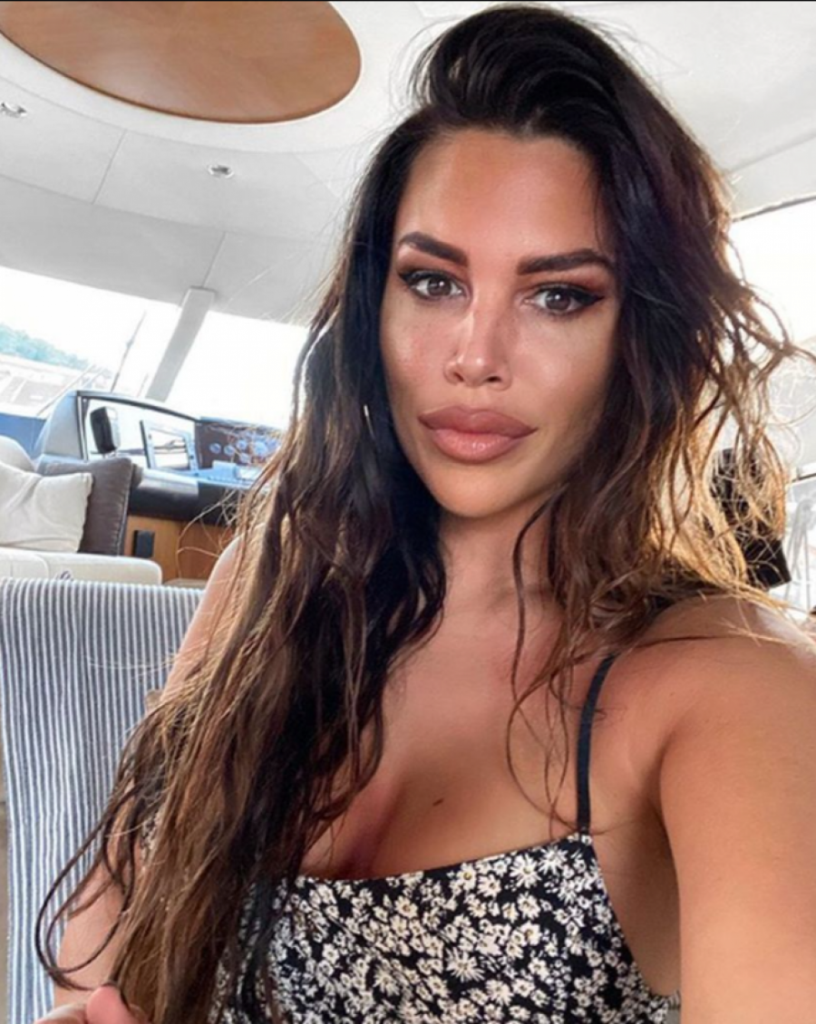 ONE SU VLASNICE NAJVEĆIH GRUDI NA NAŠOJ ESTRADI! Neke imaju silikone a neke su zbog zdravlja smanjile prirodne grudi!