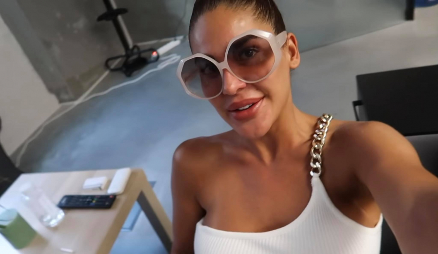 NA SVE PRISTAJE! Marini Visković fan tražio da ga pevačica bičuje, a njen odgovor je tek šokantan! (FOTO)