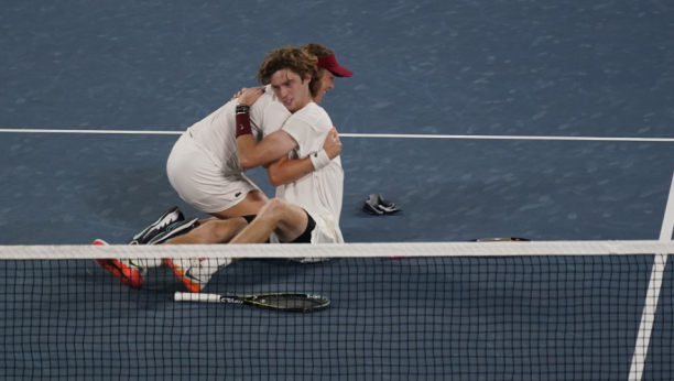 MLADI RUS OSTVARIO USPEH KARIJERE! Rubljev i Pavljučenkova osvojili zlato u miks-dublu!