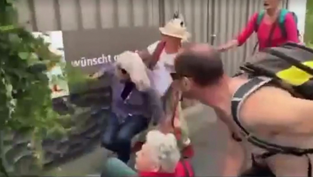 ""UPOTREBIĆEMO VODENE TOPOVE!" Nemačka policija pendrečila sve redom, specijalci rasturili zabranjen skup u Berlinu! (VIDEO)