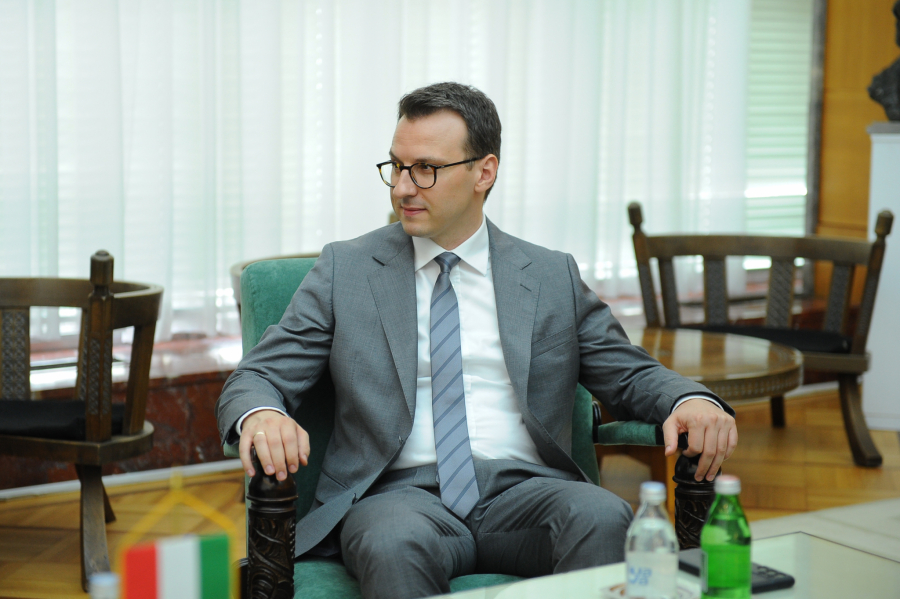 TENZIJE RASTU, SITUACIJA SE ZAKUVAVA Ukoliko se ne poništi presuda Todosijeviću, Briselski sporazum ne postoji - odlukom Albanaca