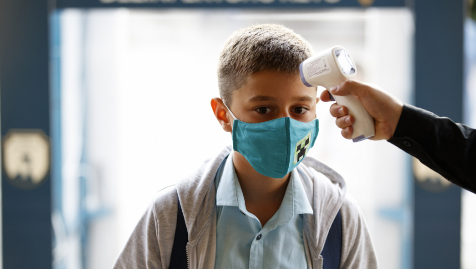 ODVELI DECU USRED EPIDEMIJE I VRATILI IH ZARAŽENE: Učenici škole na Novom Beogradu pozitivni na koronu posle rekreativne, roditelji besni