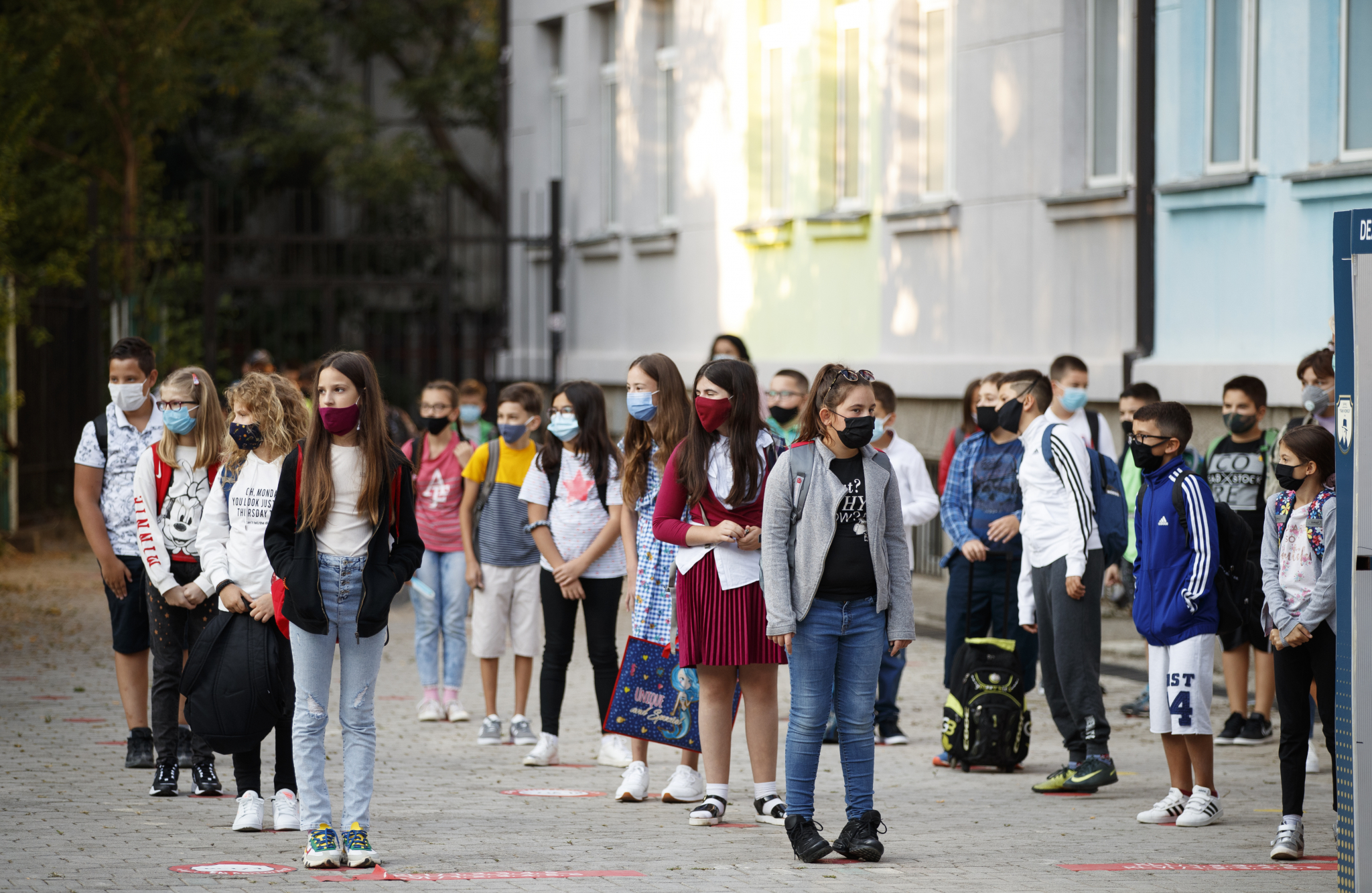 KRIZNI ŠTAB DONOSI NOVE MERE Doktori složni oko pooštravanja: Sve o sednici, merama i trećoj dozi vakcine
