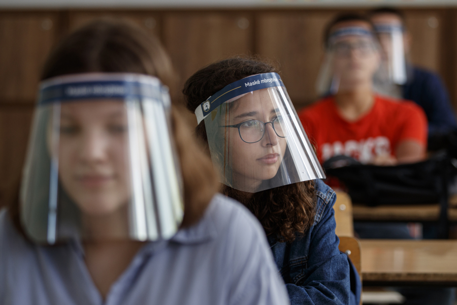 BLIŽI SE ŠKOLSKO ZVONO Da li će đaci ponovo učiti onlajn?