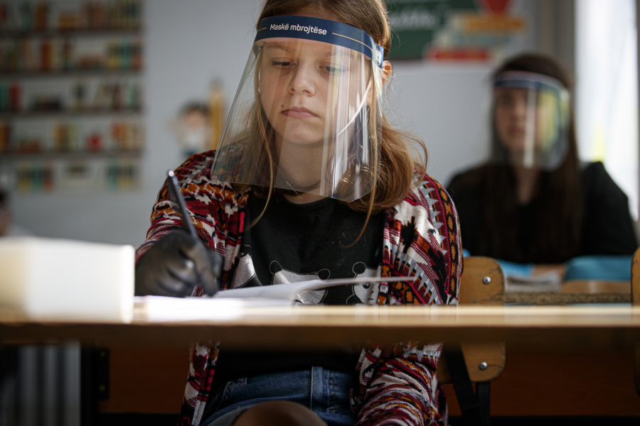 STIGAO DOPIS MINISTARSTVA ŠKOLAMA Važna preporuka Kriznog štaba za učenike starije od 12 godina