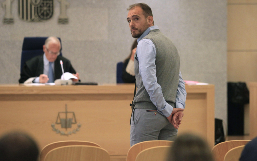 LUKA BOJOVIĆ STIŽE U SRBIJU Evo šta je njegova majka poručila!