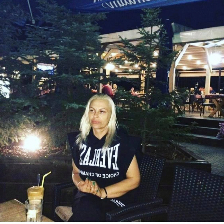 DUŽNA ENORMNU SVOTU NOVCA! Miljana Kulić u dugovima do guše, a prate je skandali na svakom koraku, bežala je preko krova, zapalila vrt i razbila Zoli glavu