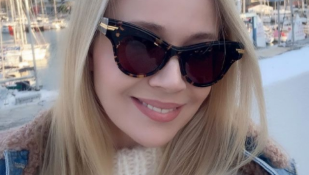 ŽIVI U SIROMAŠNOM KVARTU! Komšije otkrile kakve je zapravo Jelena Rozga kada se kamere ugase, a ovo je prava istina o njenom ljubavnom životu!