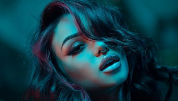 PROCUREO SNIMAK BRESKVICE IZ 2015. GODINE Anđela u pank izdanju, komentari samo pljušte (VIDEO)