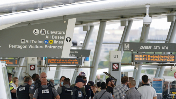 NASILJE ISPRED PENTAGONA ubijeni policajac i napadač