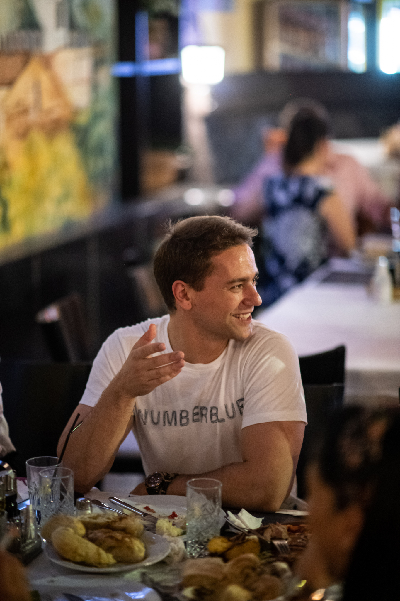 TO JE LJUBAV Milica Mandić u društvu verenika proslavljala pobedu na Olimpijskim igrama u kultnom restoranu (FOTO)