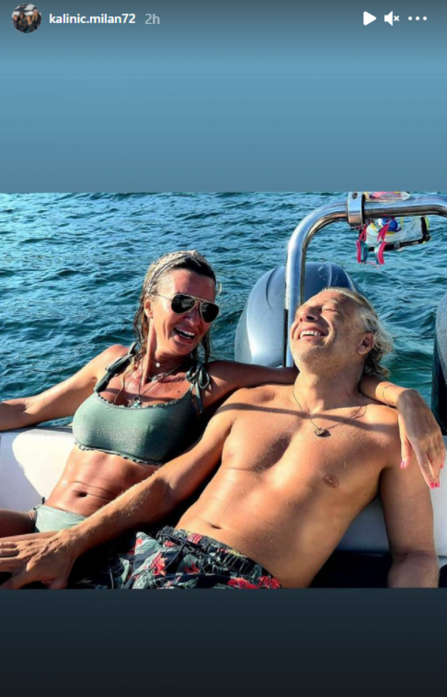 PRIČALO SE DA GA VARA, A SANDRA I ON SU 15 GODINA U SKLADNOM U BRAKU Milan Kalinić je suprugu zaprosio na najluđi način, a ovako ona sada izgleda!