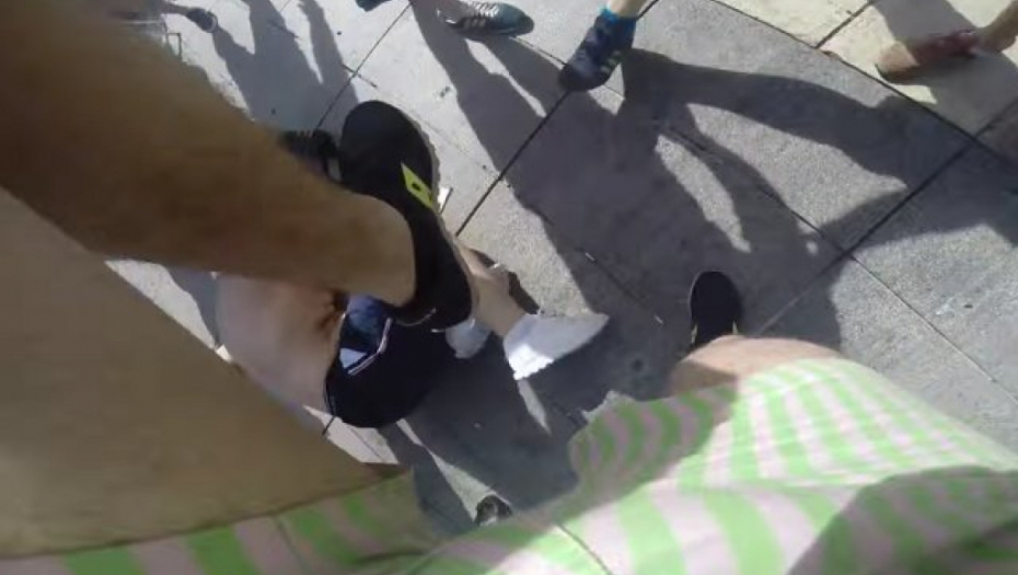 BAKSUZ ILI VELIKI SREĆNIK, GAZIO GA KO JE STIGAO: Preživeo u par minuta tri udesa i ostao živ (VIDEO)