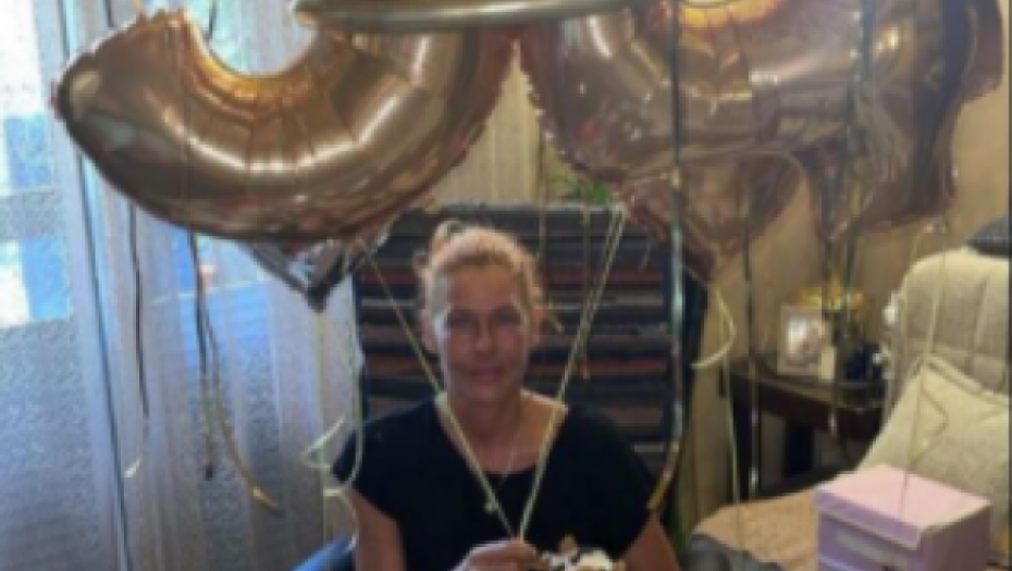 MINA VRBAŠKI PRIPREMILA SPEKTAKULARNO IZNENAĐENJE ZA SVOJU PORODICU: Soba puna balona i poklona, a ovo je razlog slavlja