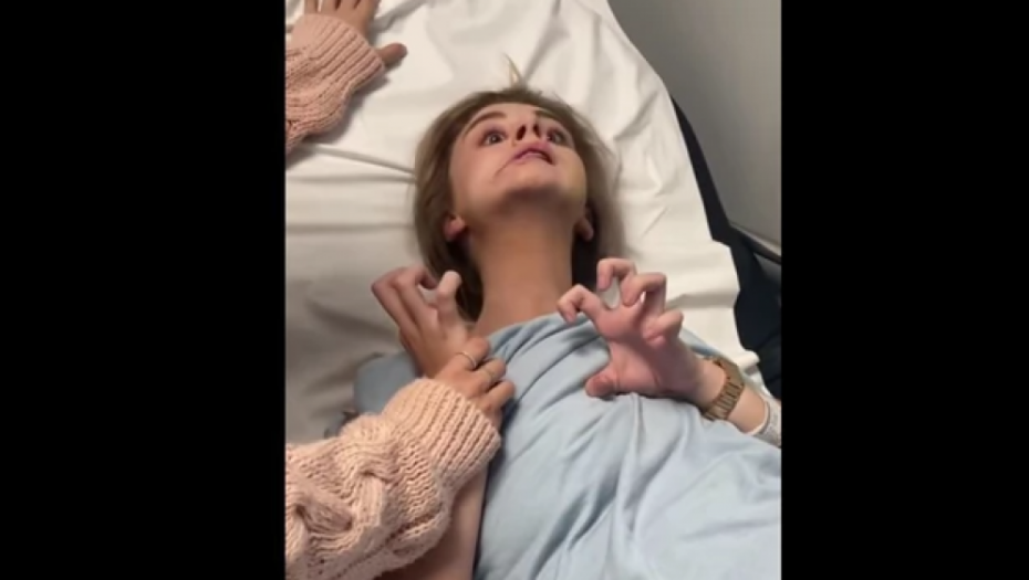 MAJKA OBJAVILA SNIMAK ĆERKE Popila je piće u kafiću, za par minuta svi su mislili da je demon ušao u nju! (VIDEO)