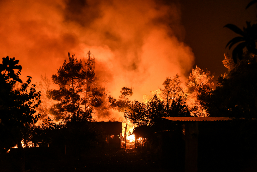 JUŽNA EVROPA U PLAMENU Razorni požari u regionu odnose živote, vatrogasci gotovo nemoćni pred vatrenom stihijom, preplašeni građani beže od užasa!