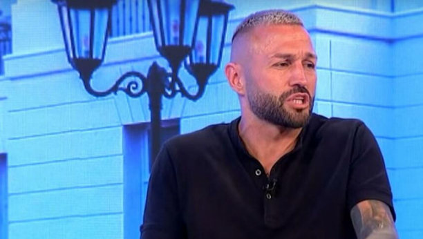 NAKON ŠTO MU JE TARA SLUPALA PRETHODNI! Reper iskeširao ogromnu svotu novca za nov automobil, a jedan detalj ipak sakrio od javnosti!