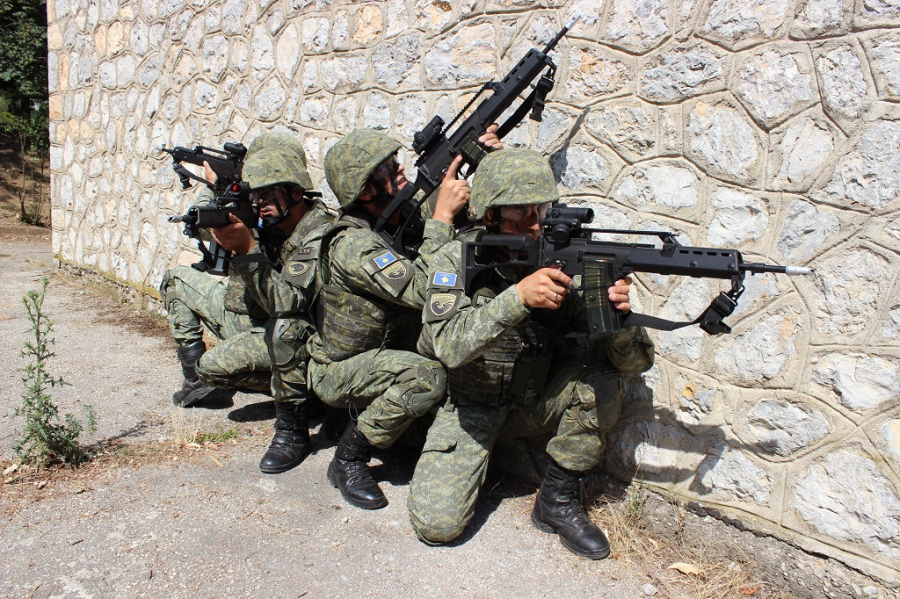 ALBANCI SPREMAJU KOSOVSKU OLUJU Stiglo upozorenje iz Vašingtona