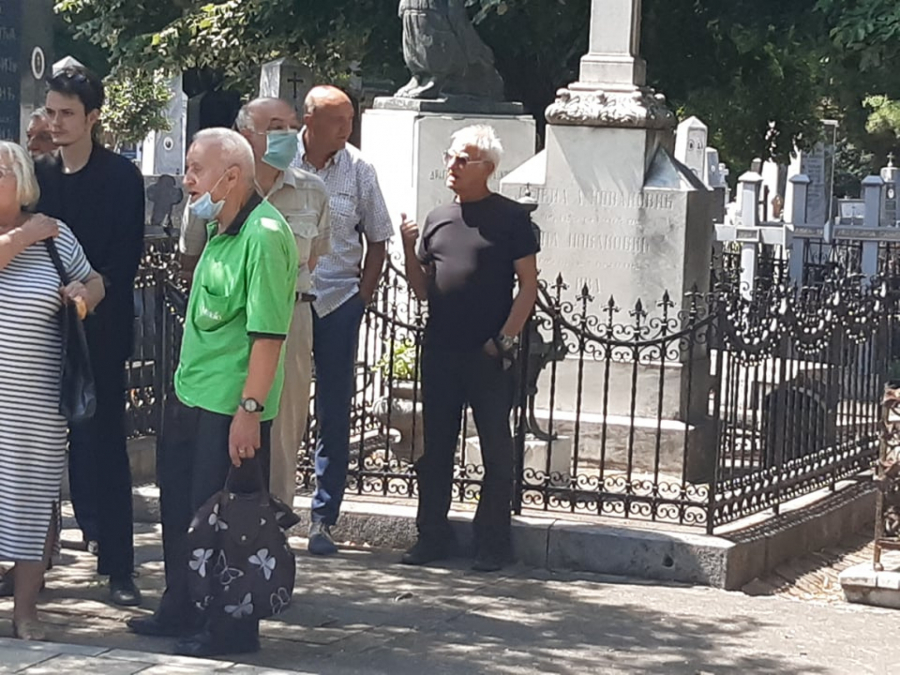 POSLEDNJI ISPRAĆAJ MIROSLAVA LAZANSKOG Sahranjen veliki čovek i novinar (FOTO/VIDEO)