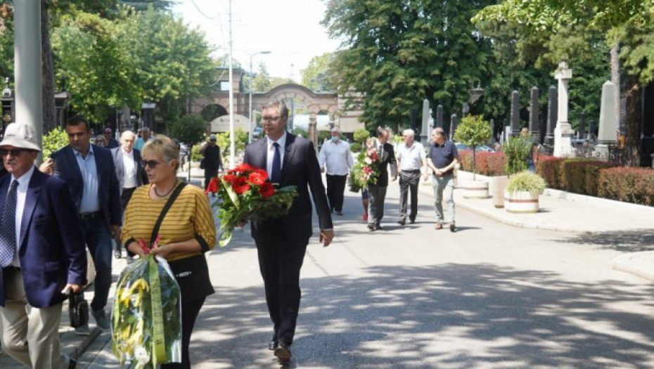 Evo šta je predsednik Vučić uradio na sahrani Miroslava Lazanskog