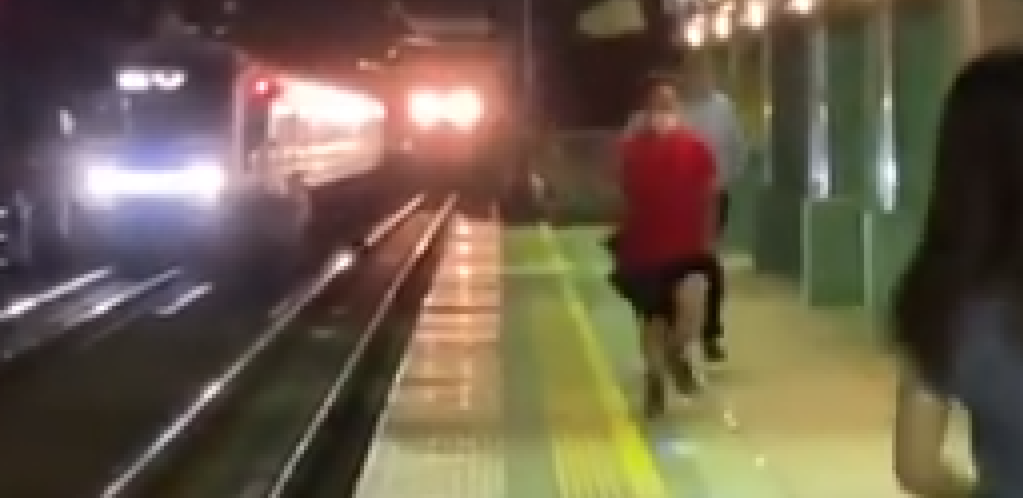 NAPAD U TOKIJU!  Ima ranjenih, napadač u bekstvu! (VIDEO)