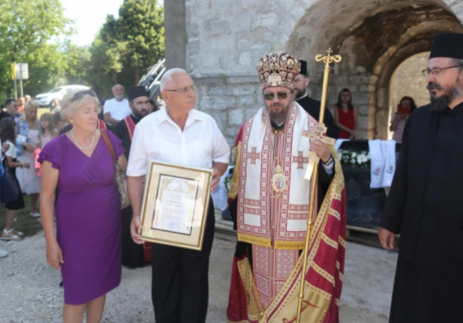 ZVONE ZVONA U KORENICI NAKON 80 GODINA Srbi i Hrvati zajedno obnavljaju hram svetih Mihaila i Gavrila (FOTO)