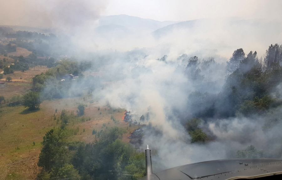 USPEŠNA AKCIJA Pripadnici Helikopterske jedinice MUP odbranili selo od požara