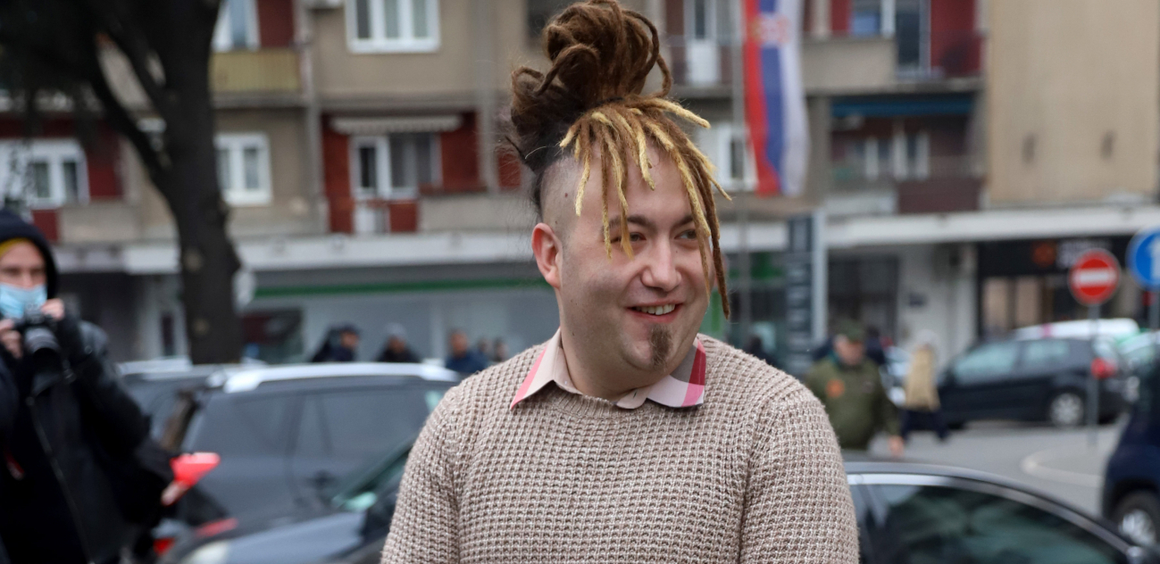 RASTA SKINUO NANOGICU Reper nakon osam meseci kućnog pritvora slobodan