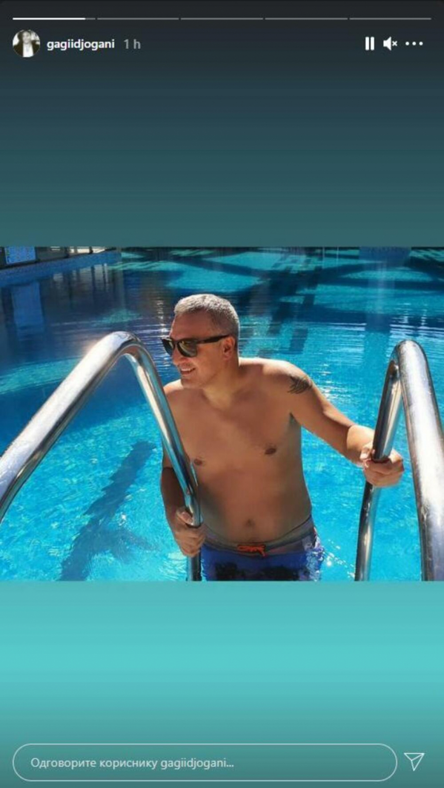 SKINUO SE GAGI ĐOGANI NA PRAGU PETE DECENIJE! Svi su saglasni da je on najzgodniji deka na estardi (FOTO)