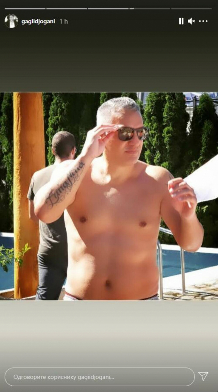 SKINUO SE GAGI ĐOGANI NA PRAGU PETE DECENIJE! Svi su saglasni da je on najzgodniji deka na estardi (FOTO)