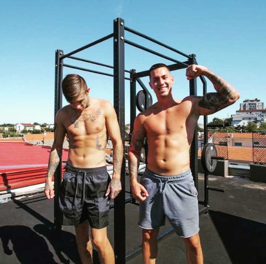 ŠA NA APARATIMA Fran nerazdvojan sa Tarinim bivšim dečkom, skinuli se i pokazali izvajana tela i mišiće od kojih je ženama pozlilo (FOTO)