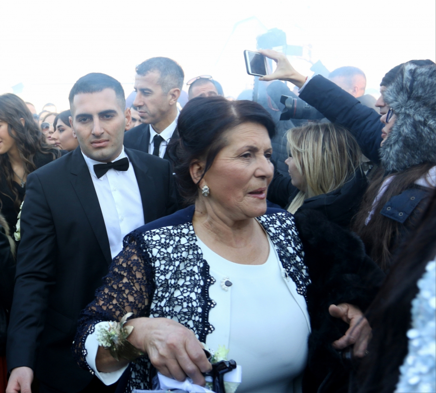 OVO JE MAJKA CECE RAŽNATOVIĆ Ne voli da se eksponira, bila je učiteljica, neverovatno koliko liče! (FOTO)