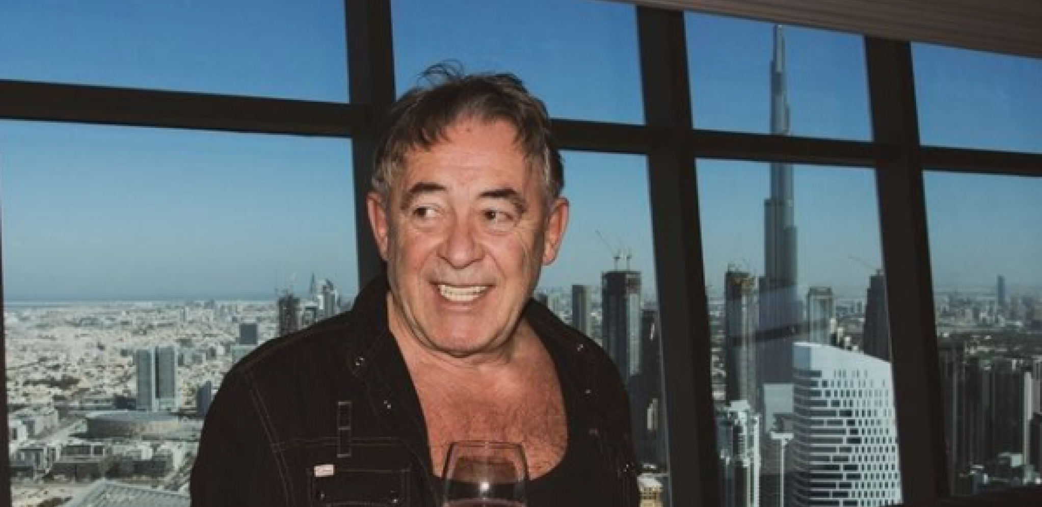 ŽAL ZA PROŠLIM VREMENIMA! Mima Karadžić raspametio dosad neviđenom fotkom sa glumačkim gromadama! (FOTO)