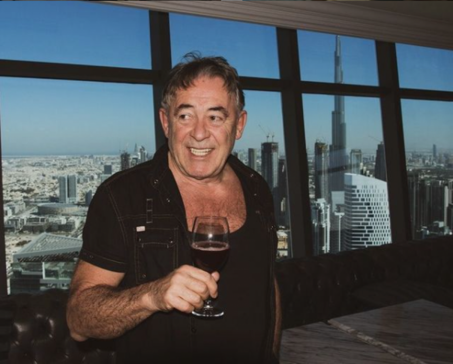 SVI LJUDI NOSE OŽILJKE Mima Karadžić otkrio sve o promašenim ljubavima kojih je bilo dosta, iako važi za velikog zavodnika!