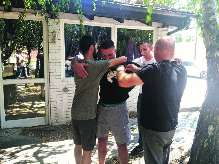 STIGAO JE ZORAN, TATIN KU*ONJA! Šijan slavio do zore, pucao i pevao uz trubače! Goca održala govor celom Surčinu!